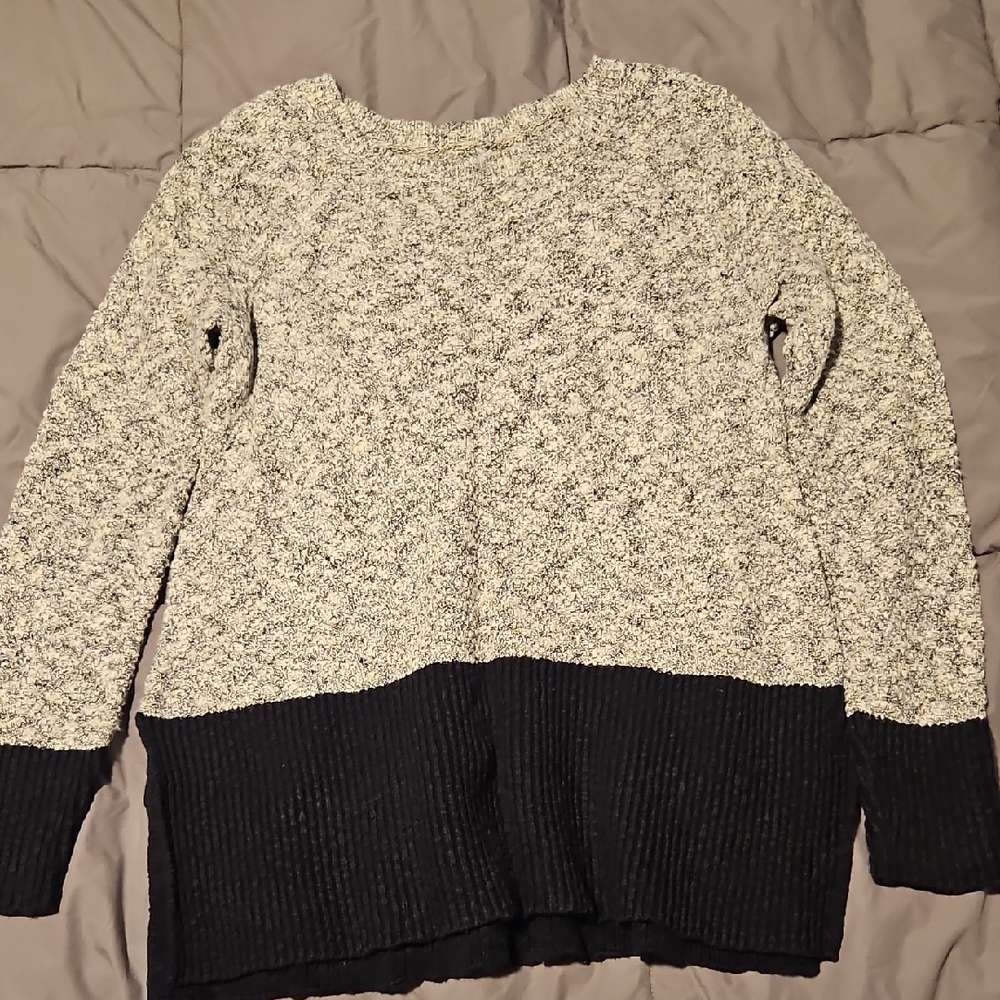 L.L. Bean Black and Gray Textured Crew Neck Sweater
